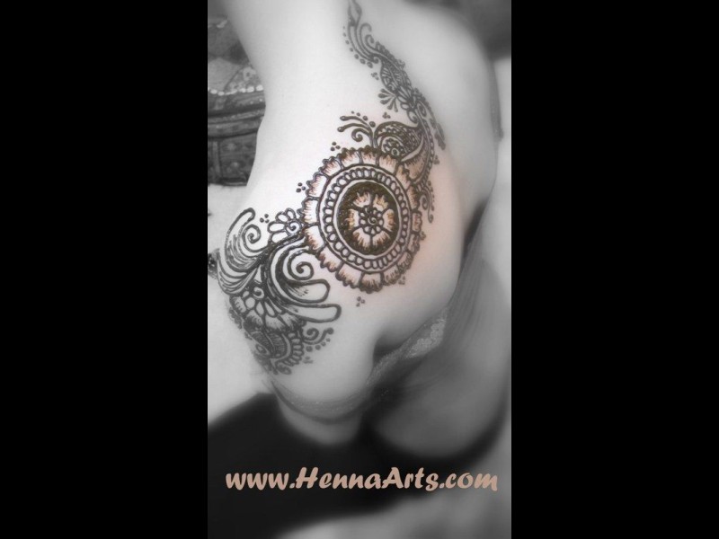 Henna on shoulder