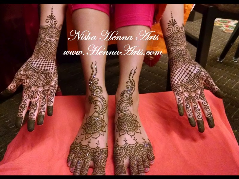 Simple and elegant henna for a bride