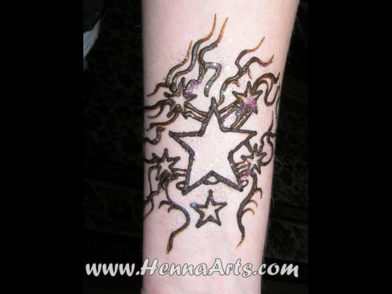 Star spanglesd henna on foot