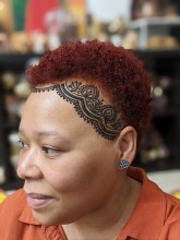 Henna mehndi to fill the hair gap on the head