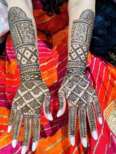 A bride henna