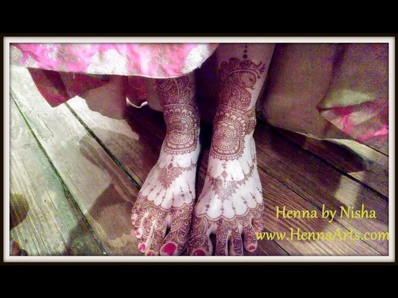 mehndi design on feet of bride